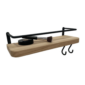 Sort hylde i egetræ med 2 kroge til håndklæder