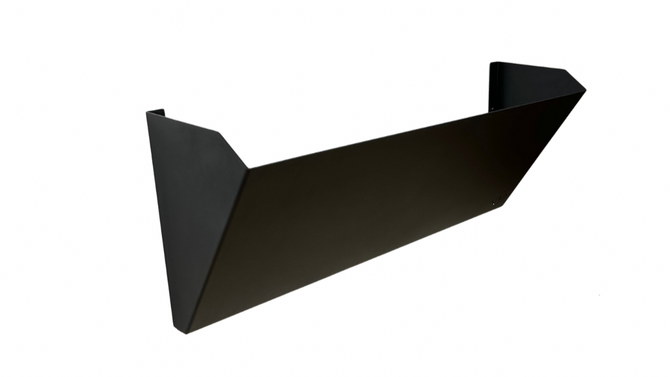 Karl skohylde, lavet af pladestål som er pulverlakeret sort