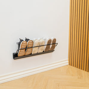 Valde skohylde 72 cm i sort med en lille Noovall læder etiket.